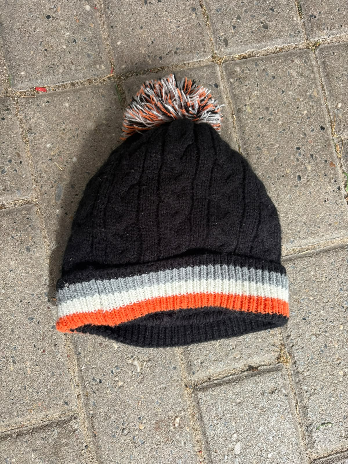 Schwarze Strickmütze