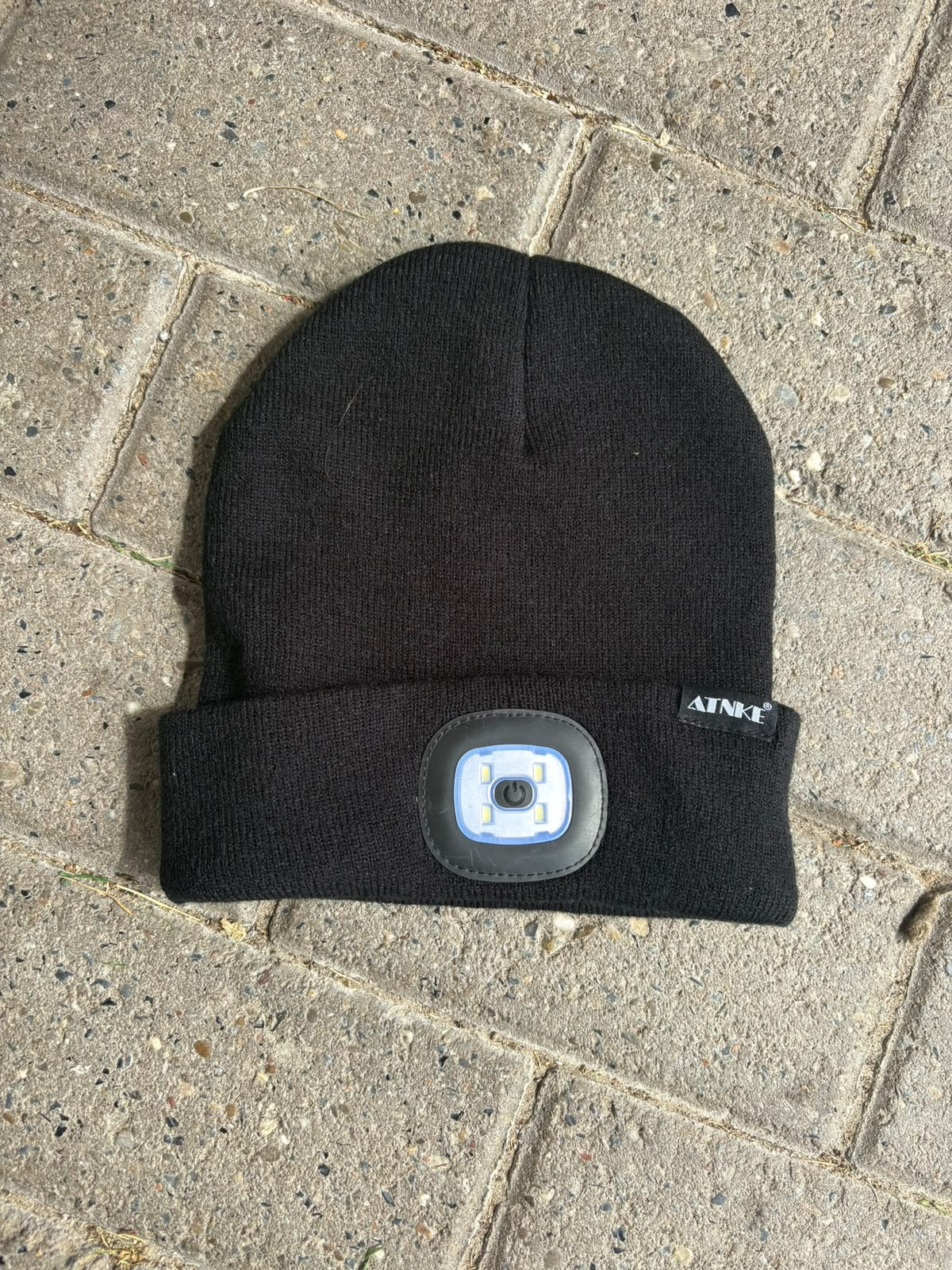 Schwarze Mütze mit Licht