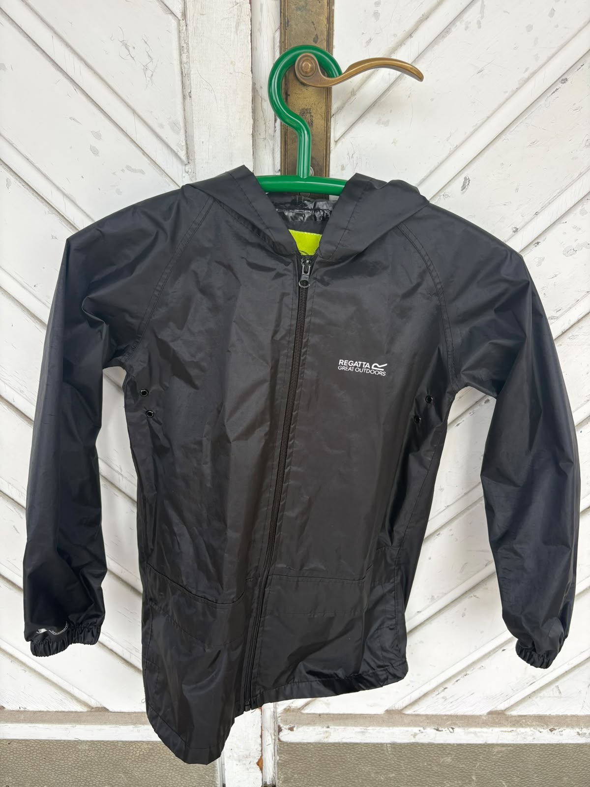 Schwarze Regenjacke