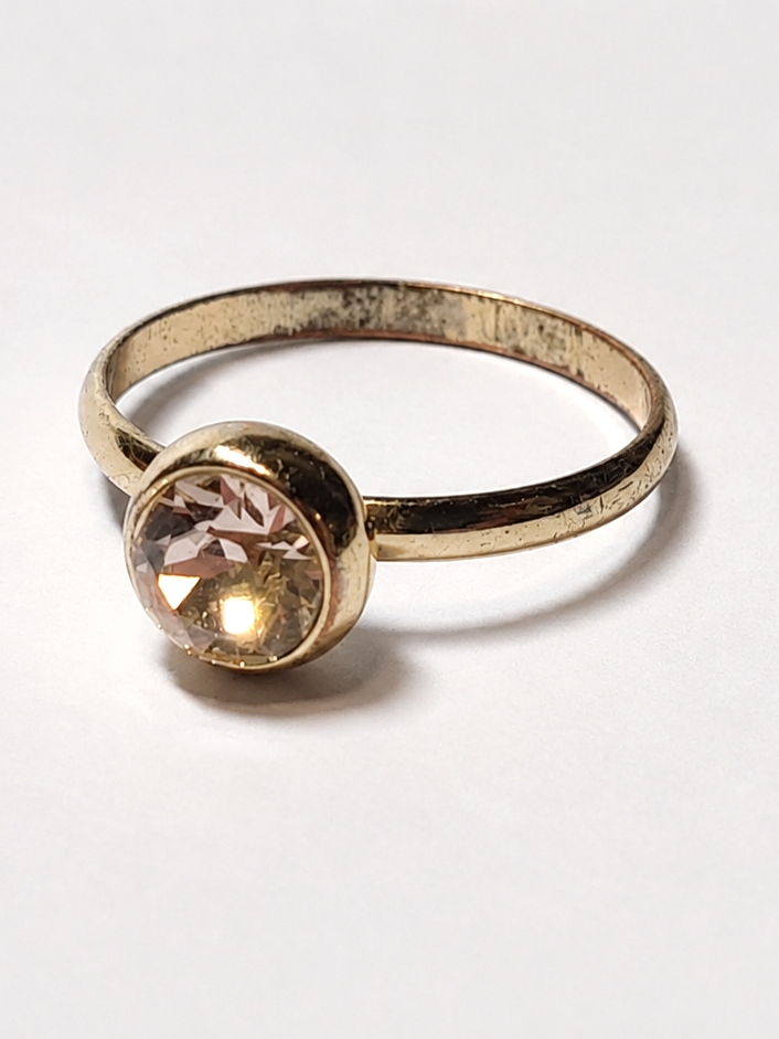 Goldfarbener Ring