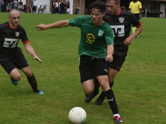 Die Nottulner – hier Linus Sonneborn in der Partie gegen Nienberge – blieben am Finaltag aus dem Spiel heraus ohne Tor, waren aber in ihrem zweiten Elfmeterschießen erfolgreich.