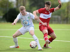 Fabian-Schöne-_l._-im-Duell-mit-dem-Borussen-Marius-Klöpper