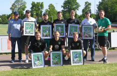 Matthias-Middendorf-_l._-verabschiedte-sieben-Spieler-sowie-das-Trainerteam