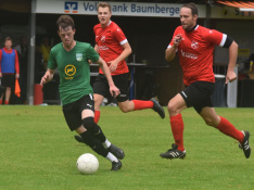 Tom-Overmann-_am-Ball_-brachte-die-Nottulner-gegen-Rödder-in-Führung